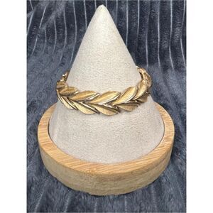 Vintage Gold Tone Textured Laurel Leaf Linked Chain Statement Bracelet